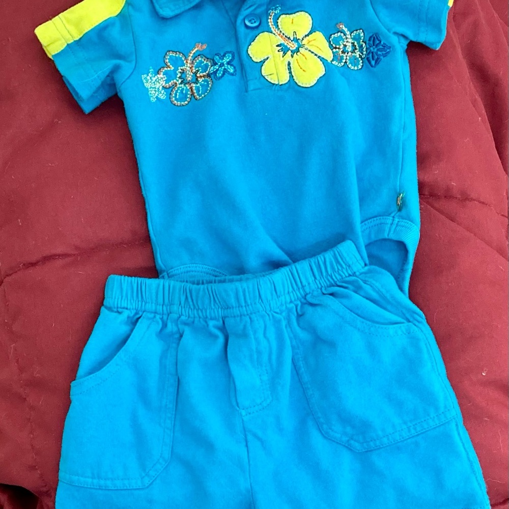 Like new, Baby Place, girl’s 0-3mo Onsie & Shorts set